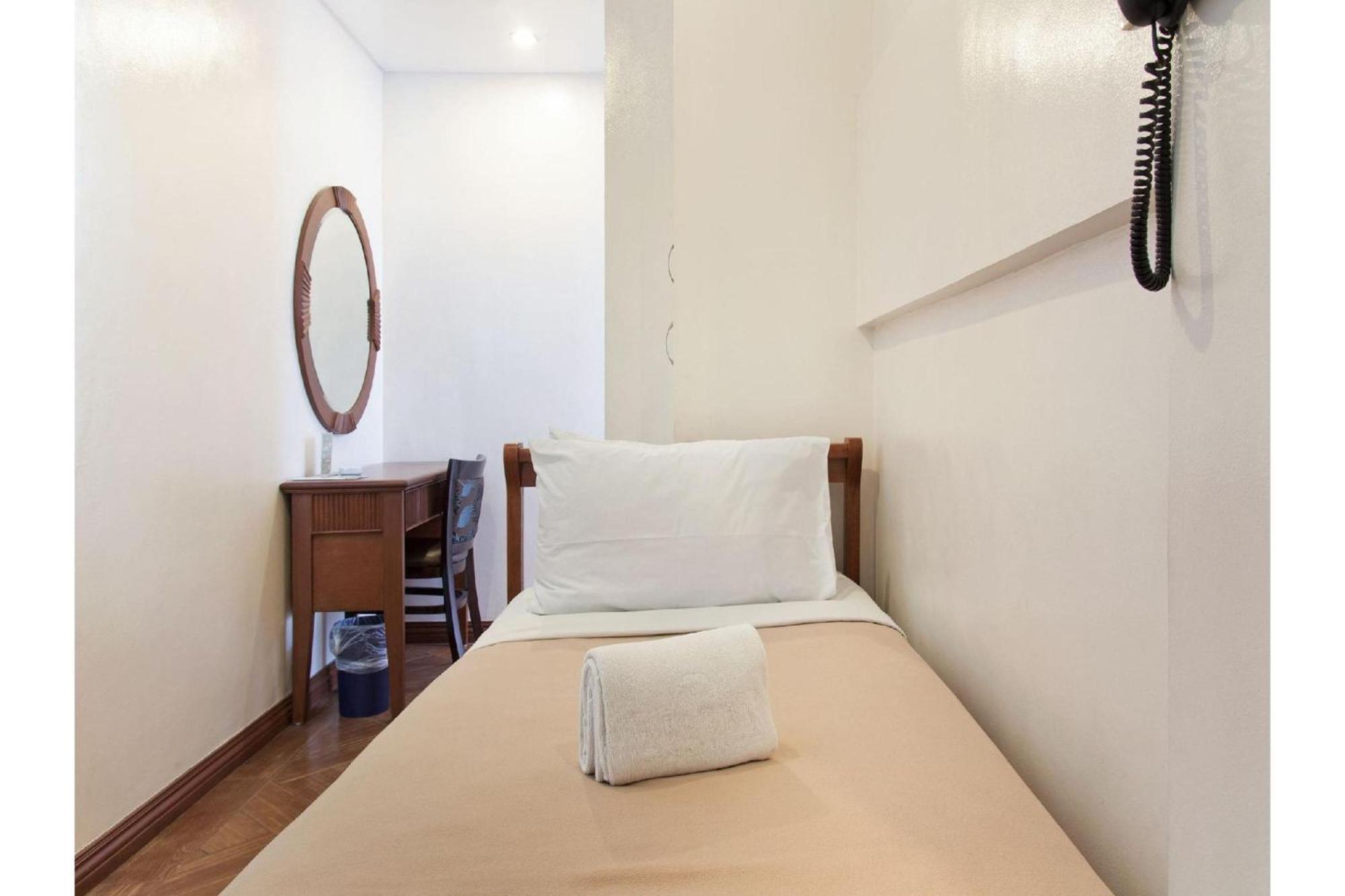 Townhouse Oak Avitel Hotel Near Osmena Highway, Pnr Pasay Station, Metro Manila Makati City Buitenkant foto