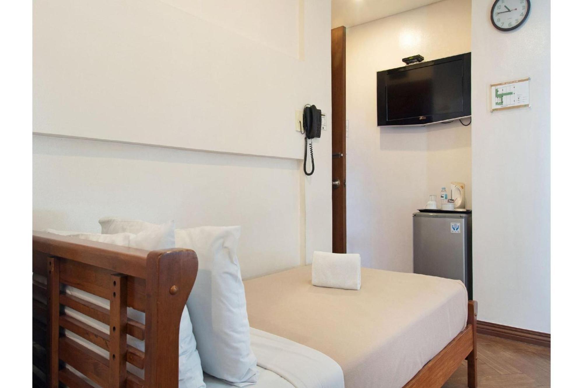 Townhouse Oak Avitel Hotel Near Osmena Highway, Pnr Pasay Station, Metro Manila Makati City Buitenkant foto
