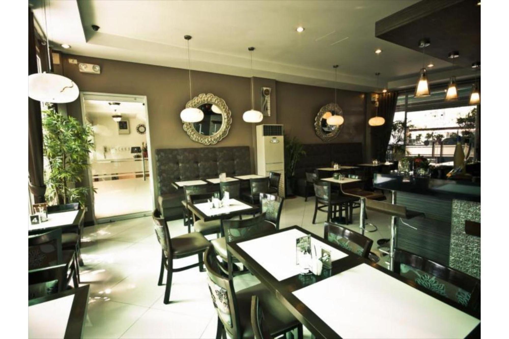 Townhouse Oak Avitel Hotel Near Osmena Highway, Pnr Pasay Station, Metro Manila Makati City Buitenkant foto