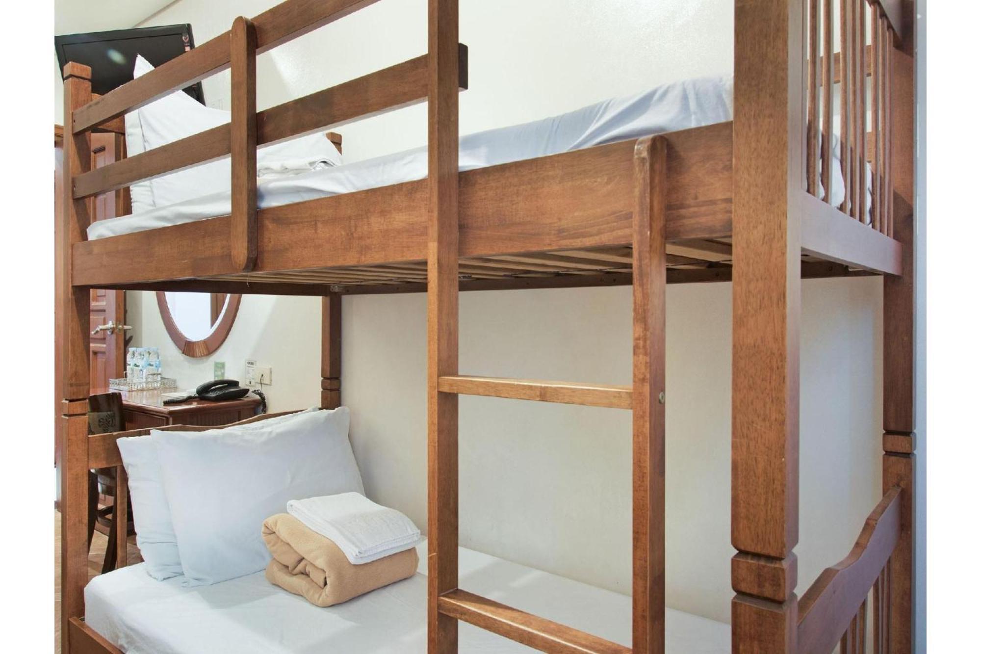Townhouse Oak Avitel Hotel Near Osmena Highway, Pnr Pasay Station, Metro Manila Makati City Buitenkant foto