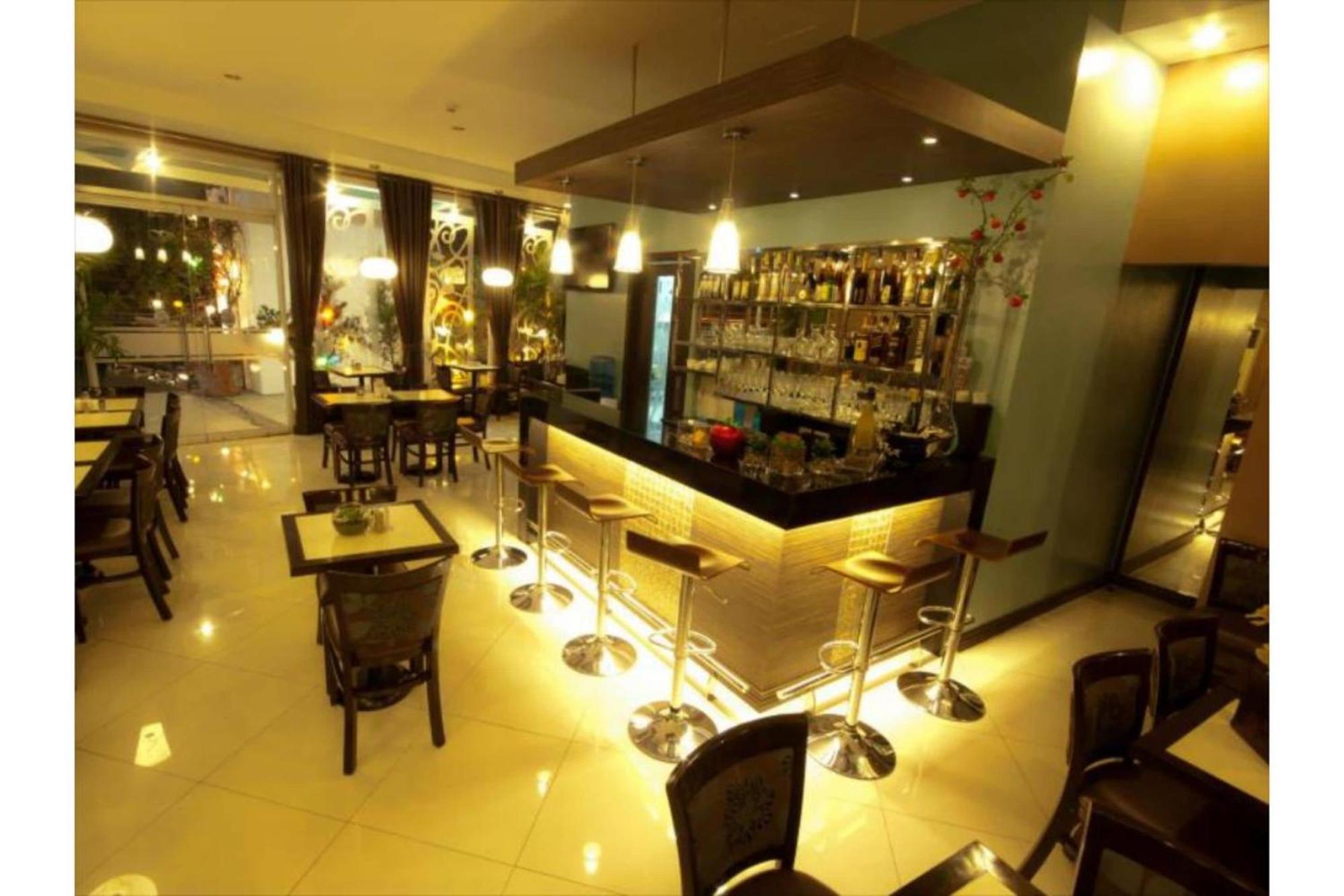 Townhouse Oak Avitel Hotel Near Osmena Highway, Pnr Pasay Station, Metro Manila Makati City Buitenkant foto