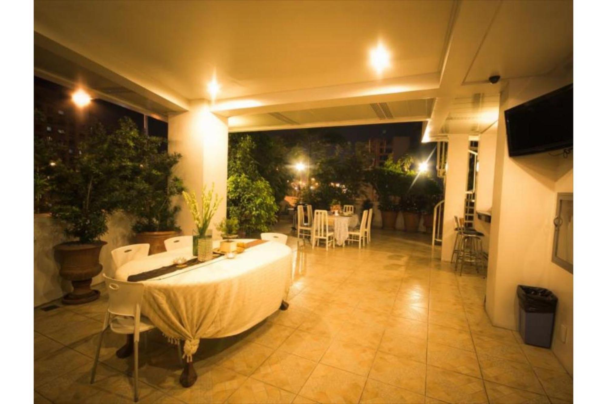 Townhouse Oak Avitel Hotel Near Osmena Highway, Pnr Pasay Station, Metro Manila Makati City Buitenkant foto